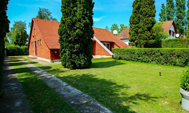 103 Ikerfél Nyaraló-Balatonszárszó-70918