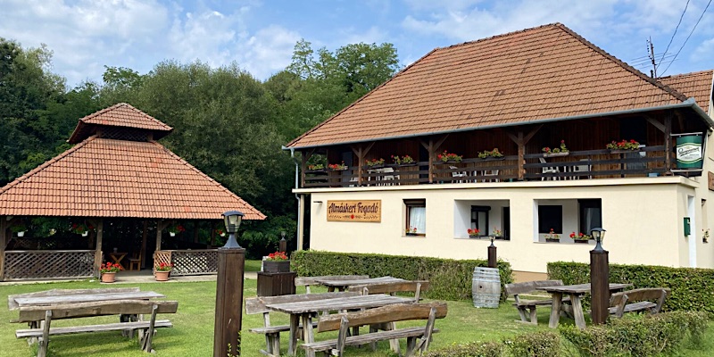 Almáskert Fogadó-Zebegény-42607