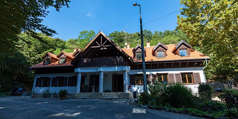 Alsóvadácsi Vadászház-Süttő-42751