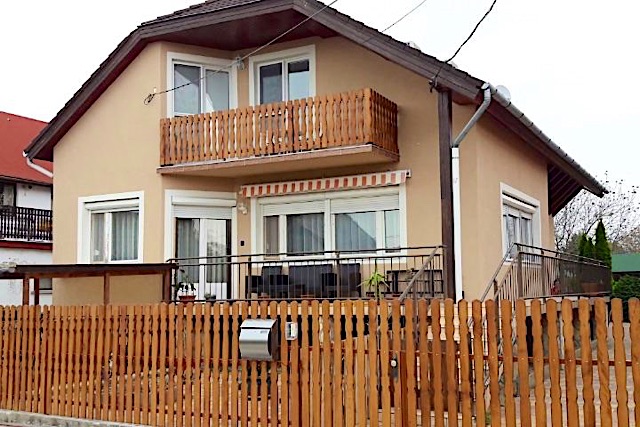 Évi Nyaralóház-Balatonlelle-21303