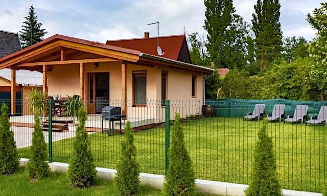 Hullám Nyaralóház-Balatonmáriafürdő-28010