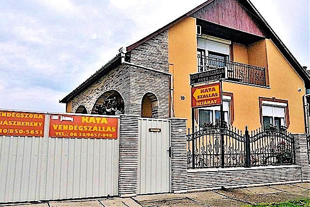 Kata Vendégszállás-Jászberény-6023