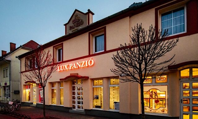 Lux Panzió-Szarvas-63873