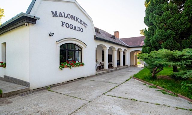 Malomkert Fogadó-Szob-42891