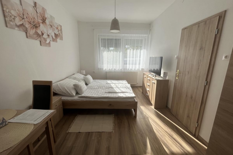 Napfényes Pihenőház-Mosonmagyaróvár-78499