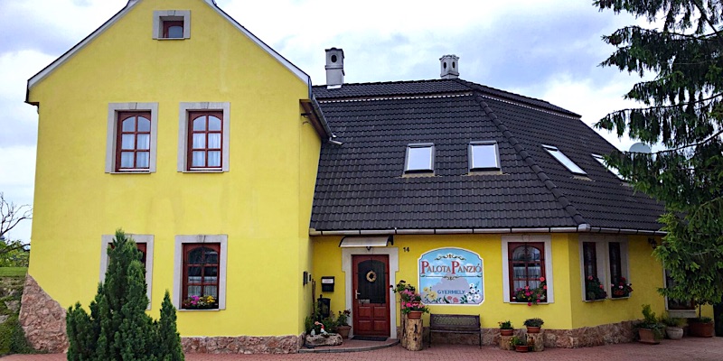 Palota Panzió-Gyermely-42937