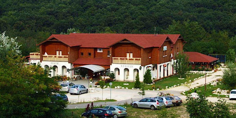 Pollushof Panzió és-Csolnok-42666